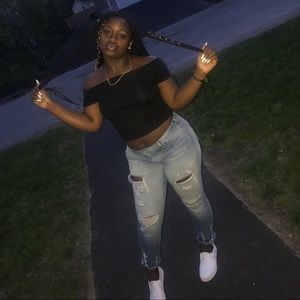 Meet your Posher, Adora